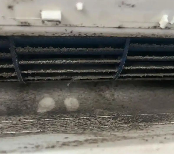 五台空调吹的风有股烧焦味是怎么回事